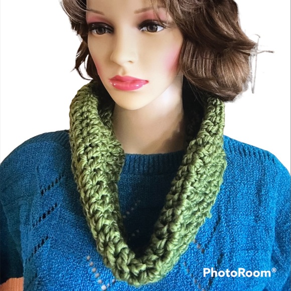 Unbranded Accessories - Handmade 100% Polyester, Green Chunky Neck Warmer